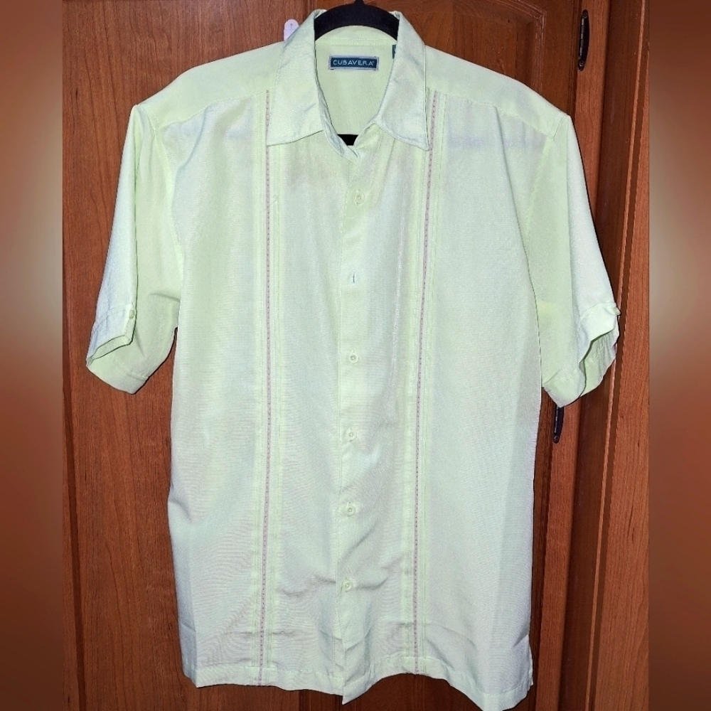 A Cubavera mint green men's short sleeve button-down in a size large.